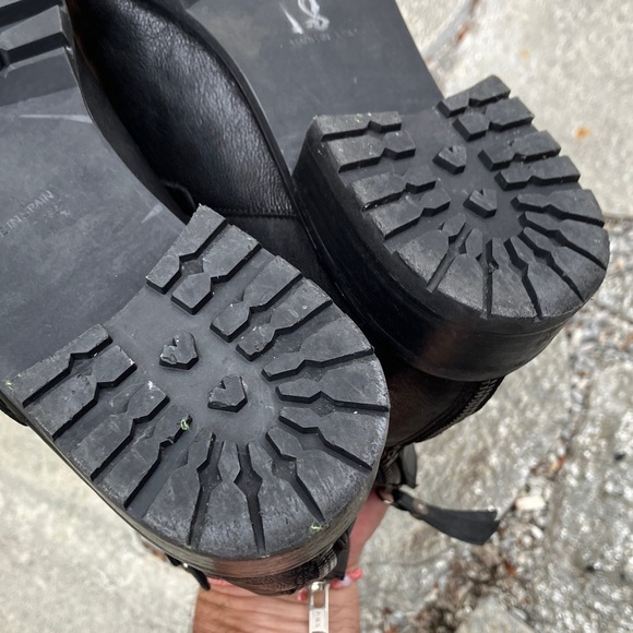 Stuart Weitzman - Picture 12 of 16